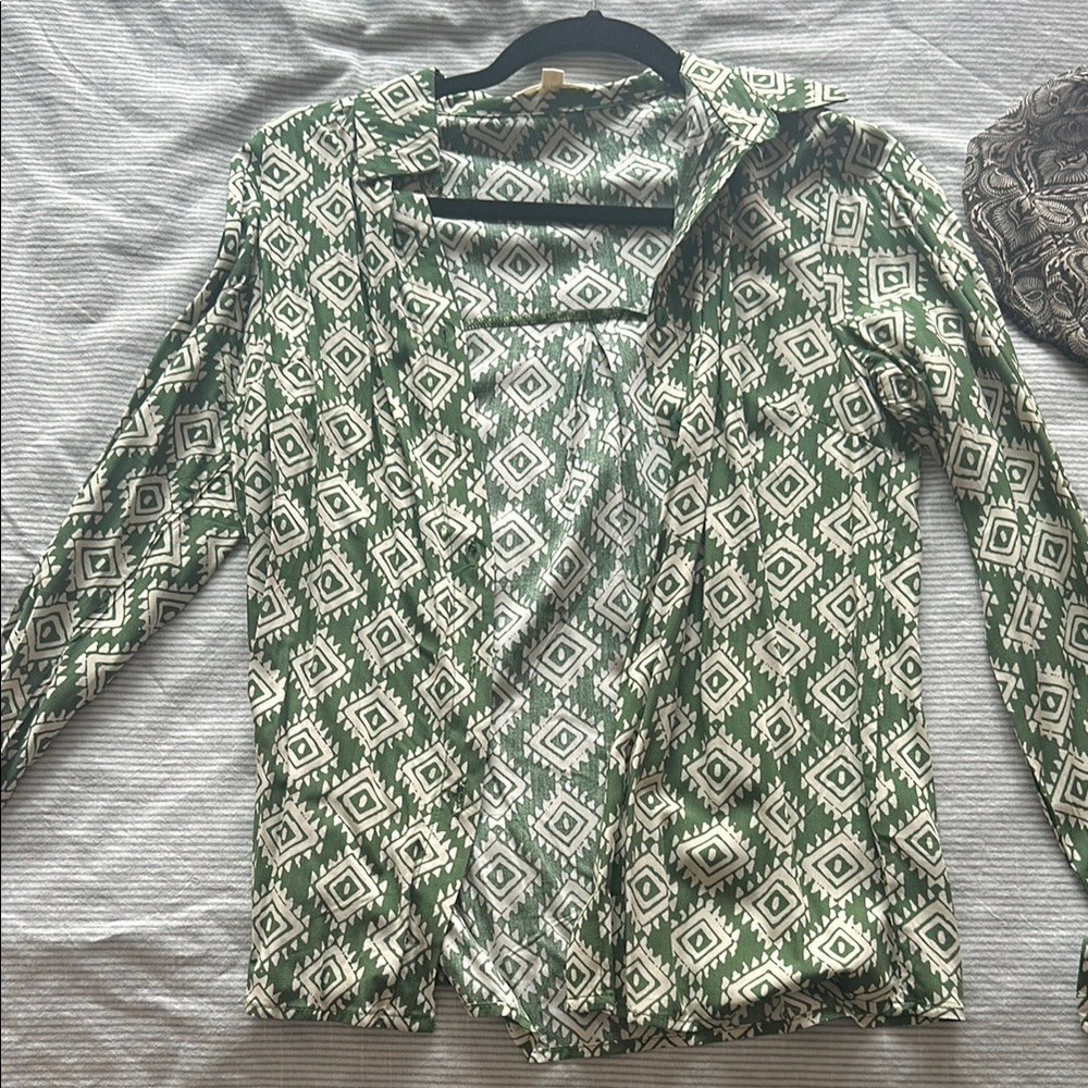 Green Geometric Pattern Women's Top